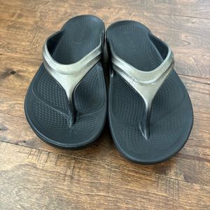 OOFOS Oolala Luxe Sandal Flip Flop Women’s 6 Latte EU 37